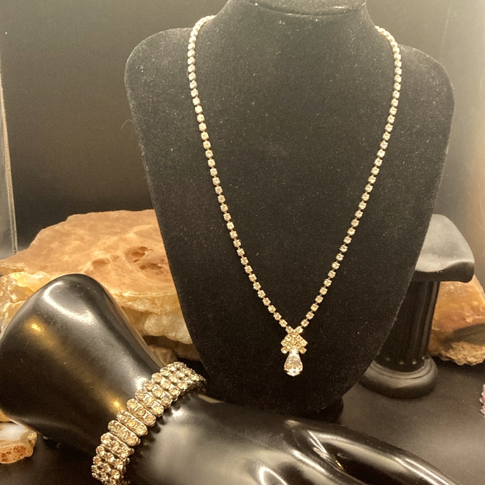 Vintage formal / bridal/ clear rhinestone set.